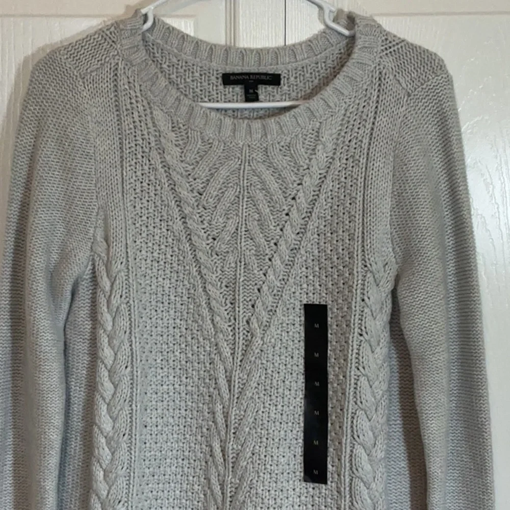 NWT Banana Republic Light Gray Cable Knit Sweater size Medium - Picture 5 of 10